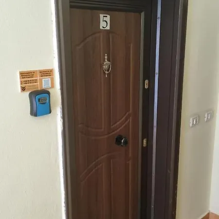 Liqeni Thate, Apartment Tirana