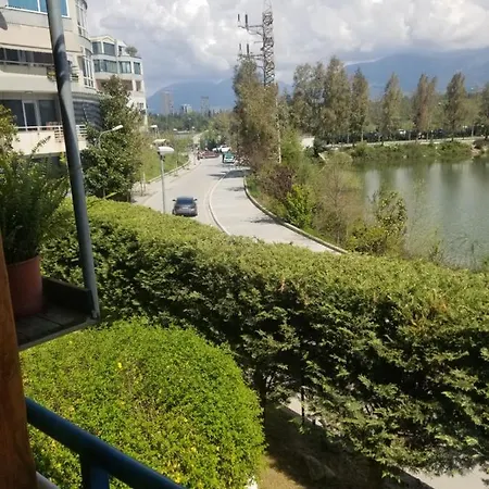 Liqeni Thate, Apartment