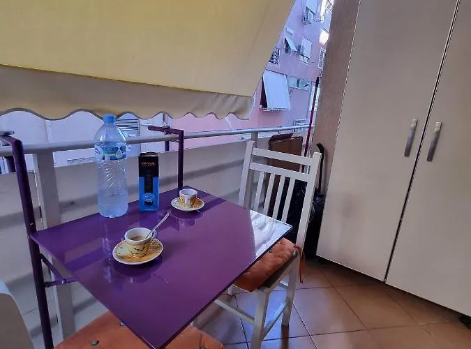 Liqeni Thate, Apartmán *