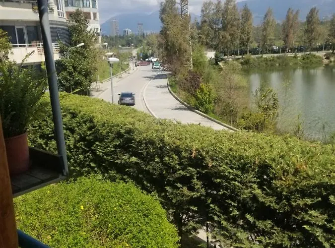 Liqeni Thate, Apartmán