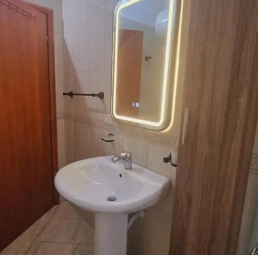 Liqeni Thate, * Tirana